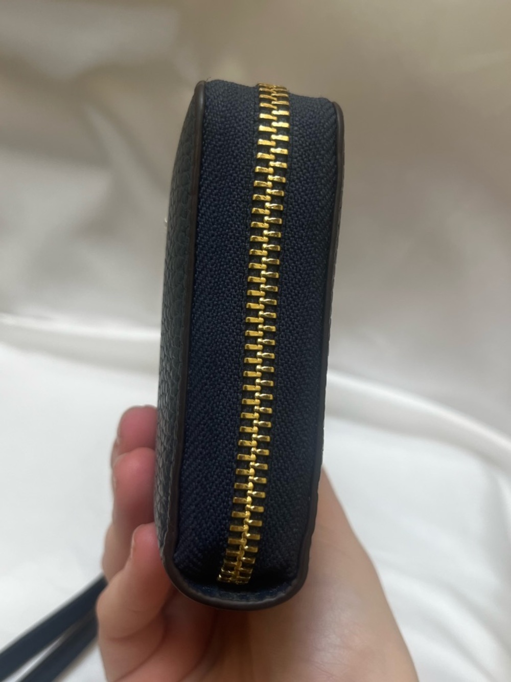 Michael Kors Navy Large Jet Set Continental Travel Wallet - Picture 7 of 15